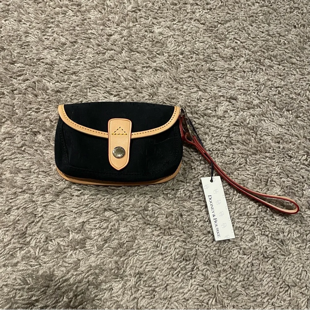 Dooney & Bourke black and Tan Wristlet - Picture 1 of 6